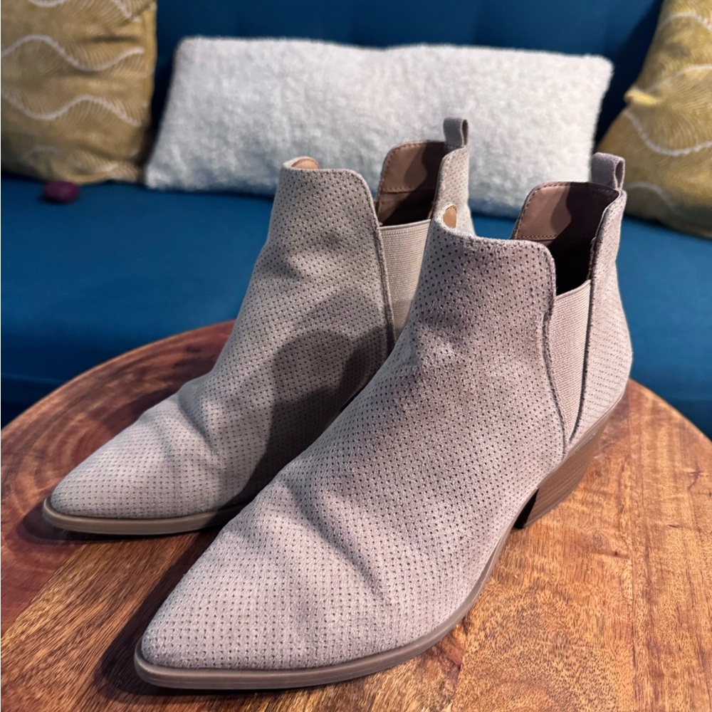 Universal Thread Gray Ankle Boots